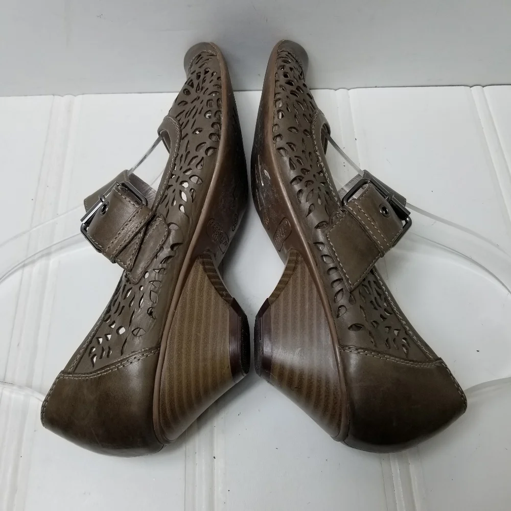 Roberto Santi Mary Jane Heels 38 8 Perforated Leather Square Toe Low Heel Shoes